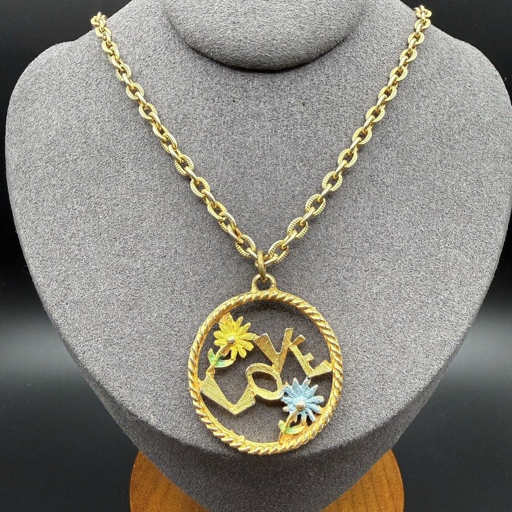 1970s Gold Tone Enamel Daisy LOVE Pendant Necklace Flower Power Retro Statement